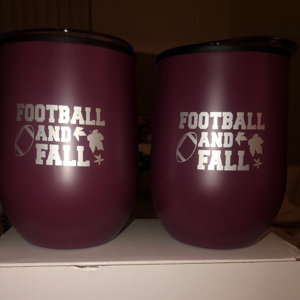 (2) burgundy cups with lids.